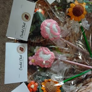Handmade Crochet Floral Bouquet Pens With Cute Gift Set Design