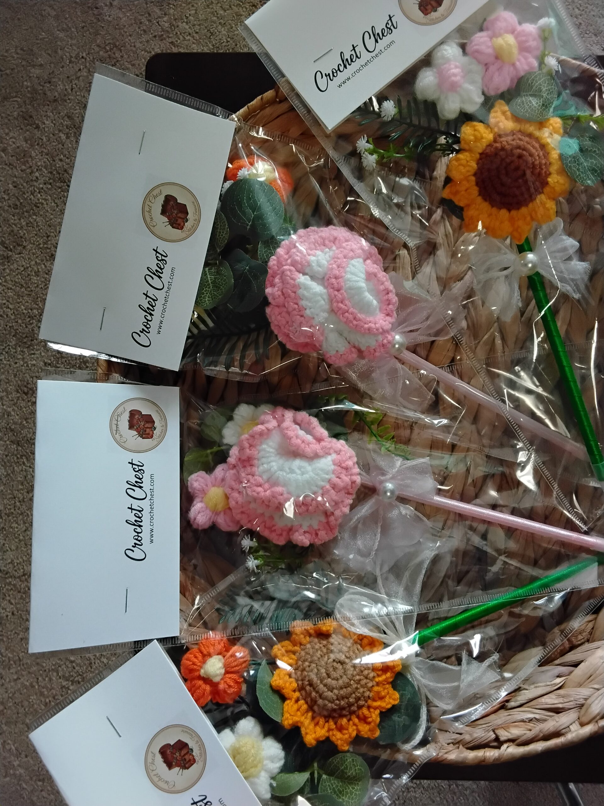 Handmade Crochet Floral Bouquet Pens With Cute Gift Set Design