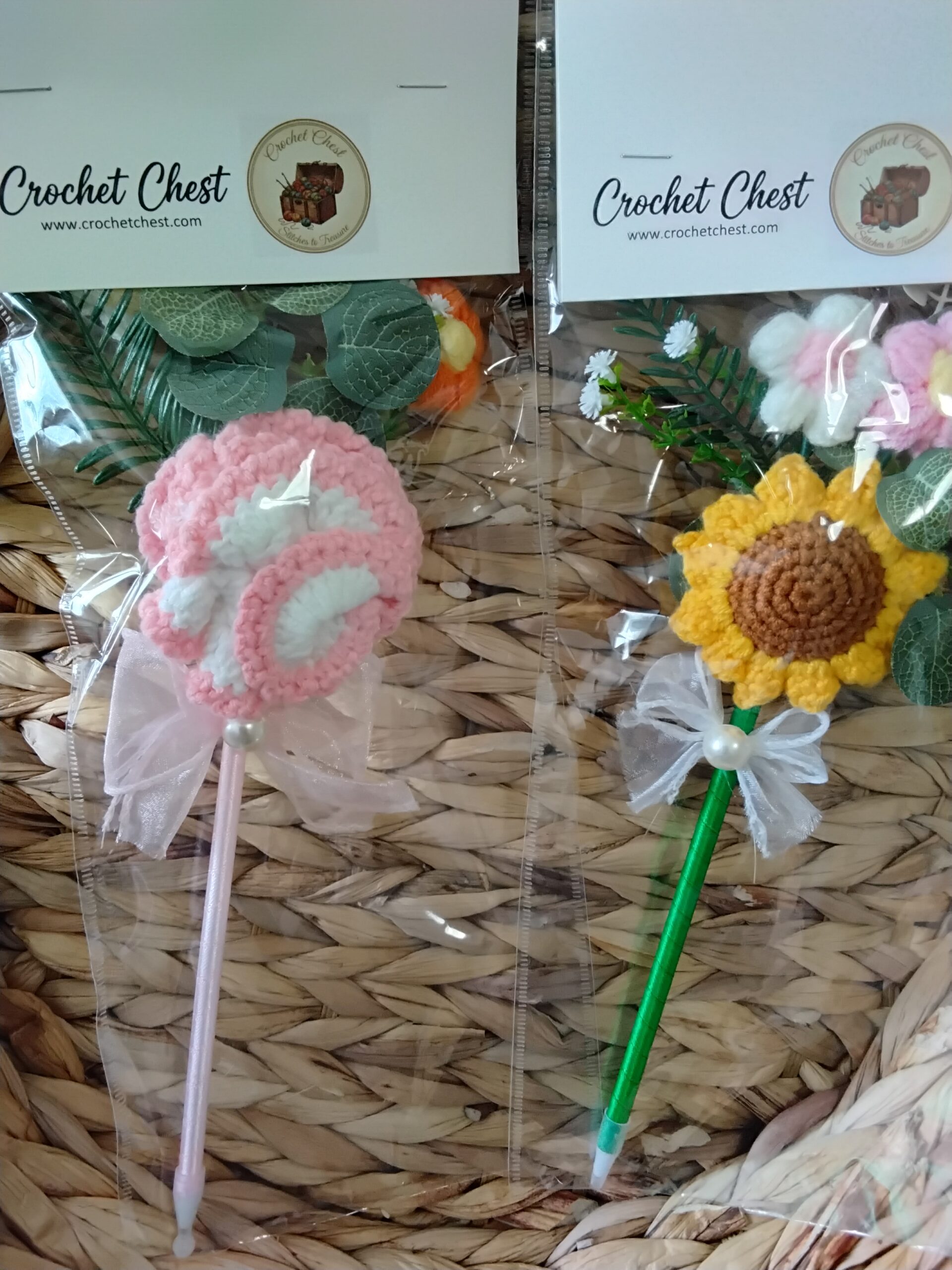 Handmade Crochet Bouquet Pens Set With Cute Decorative Gift Pen Design
