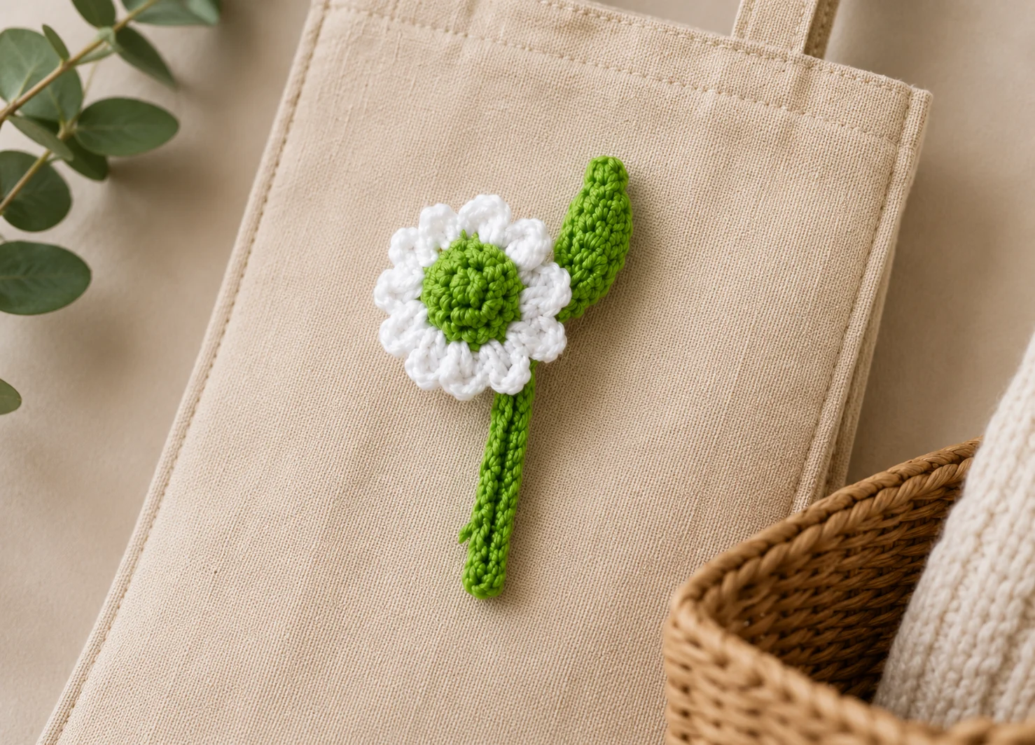 Handmade crochet daisy bookmark with floral design for readers and gifts - Image 3