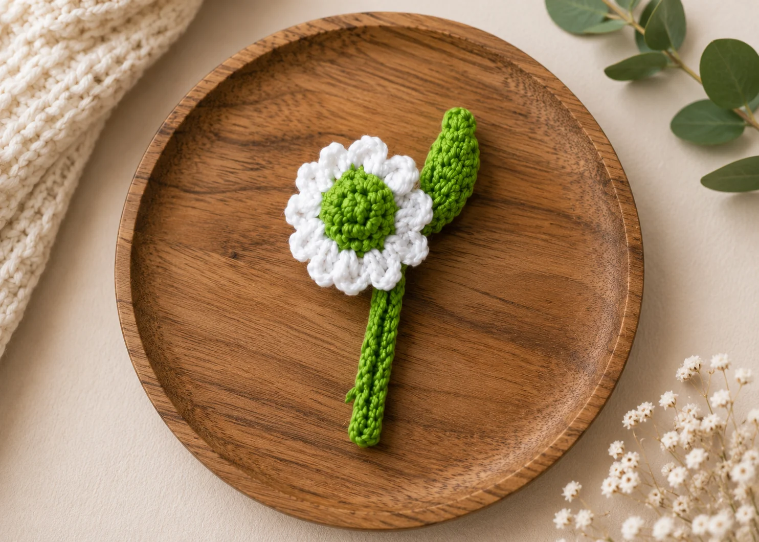 Handmade crochet daisy bookmark with floral design for readers and gifts - Image 4